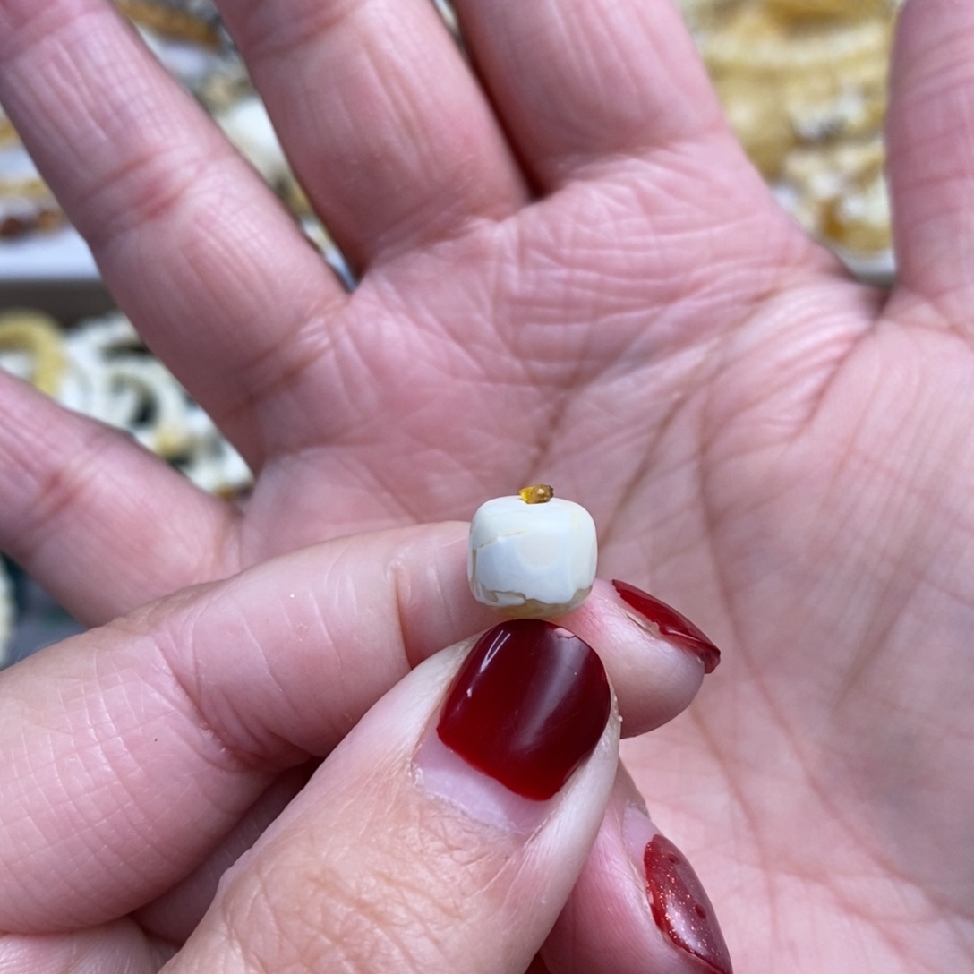 琥珀裸石未镶嵌瓷白老型单珠9×8