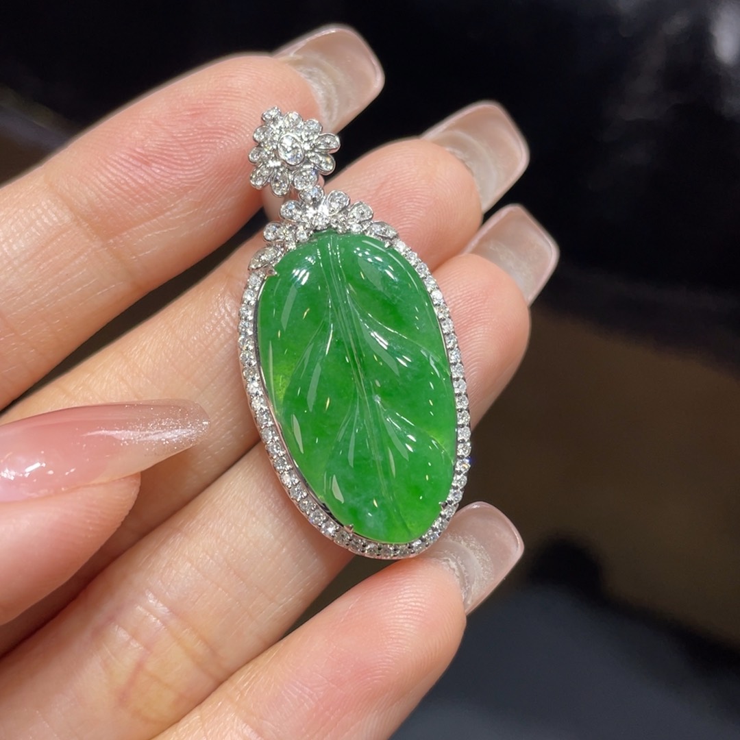 翡翠颈饰18K金镶嵌天然缅甸翡翠