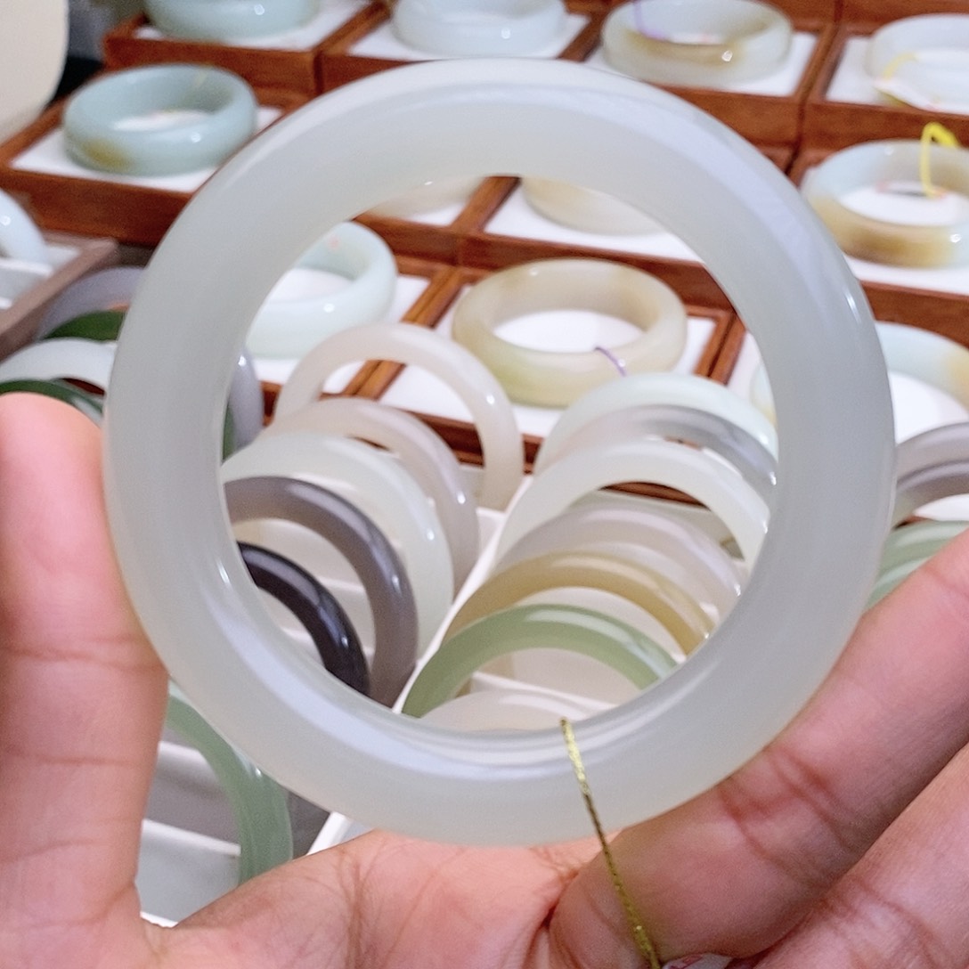 和田玉手镯未镶嵌56.6