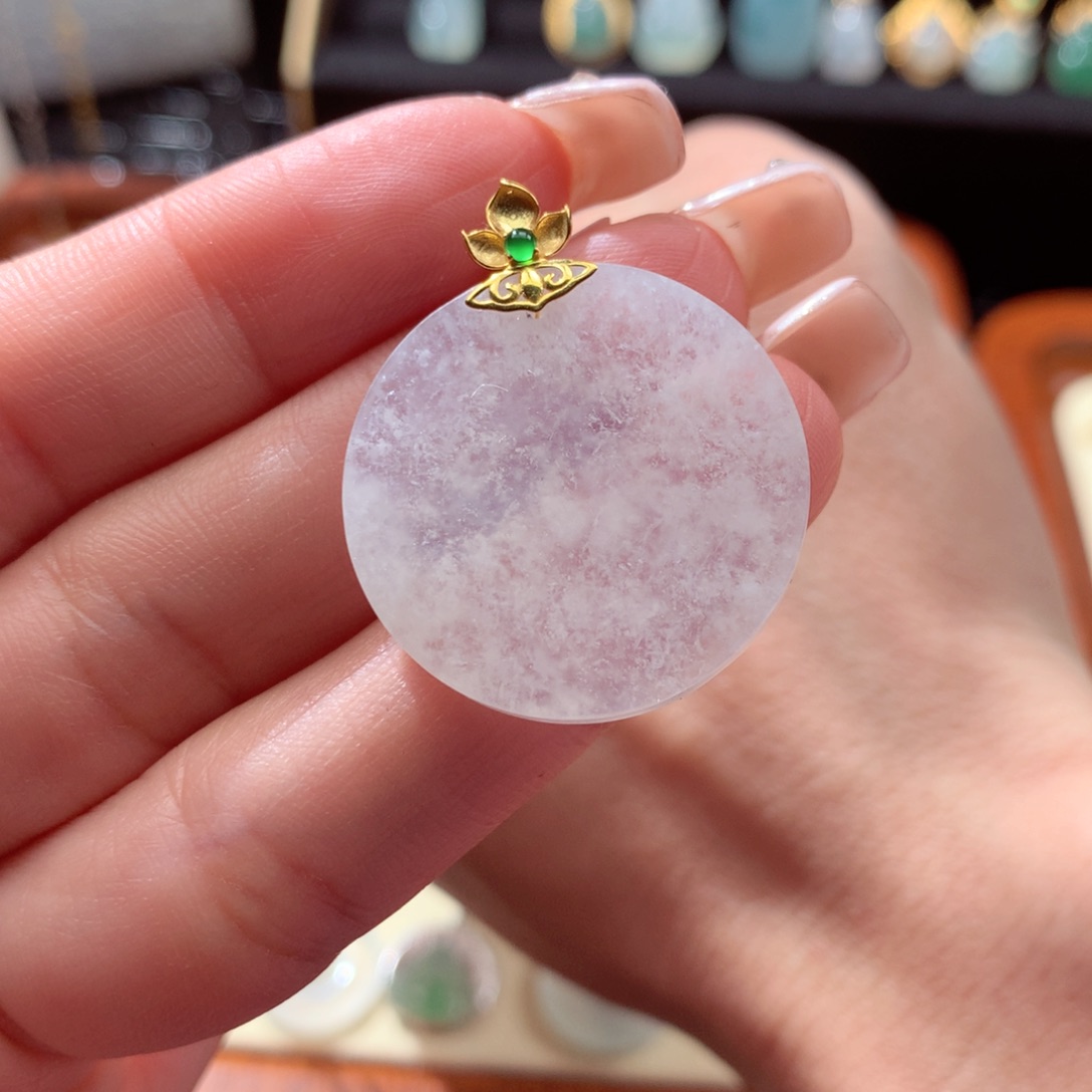 翡翠颈饰18K金镶嵌?翡翠