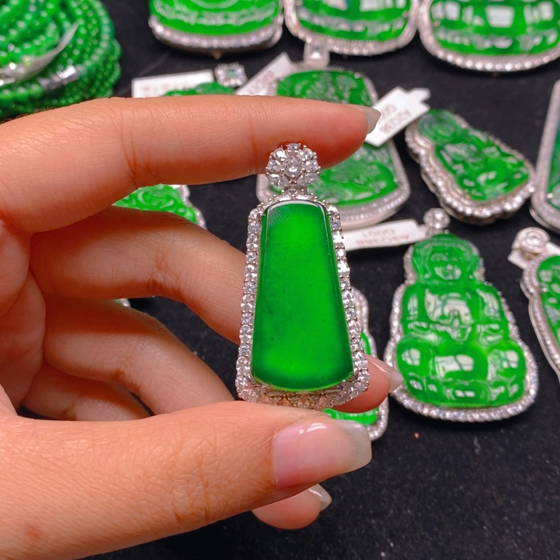 翡翠颈饰银S925镶嵌8888888888888