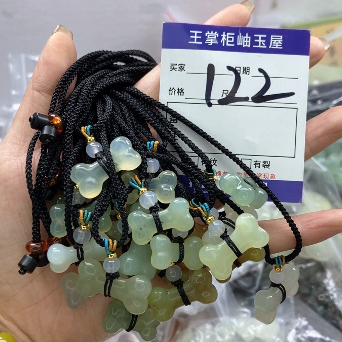 岫玉吊坠吊坠未镶嵌多样性，发一个