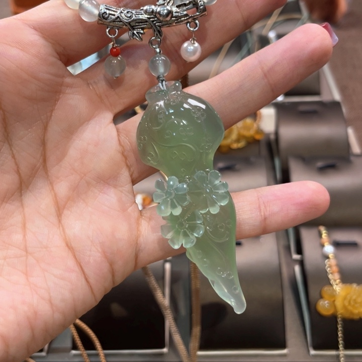 蛇纹石玉未镶嵌吊坠(赠链)