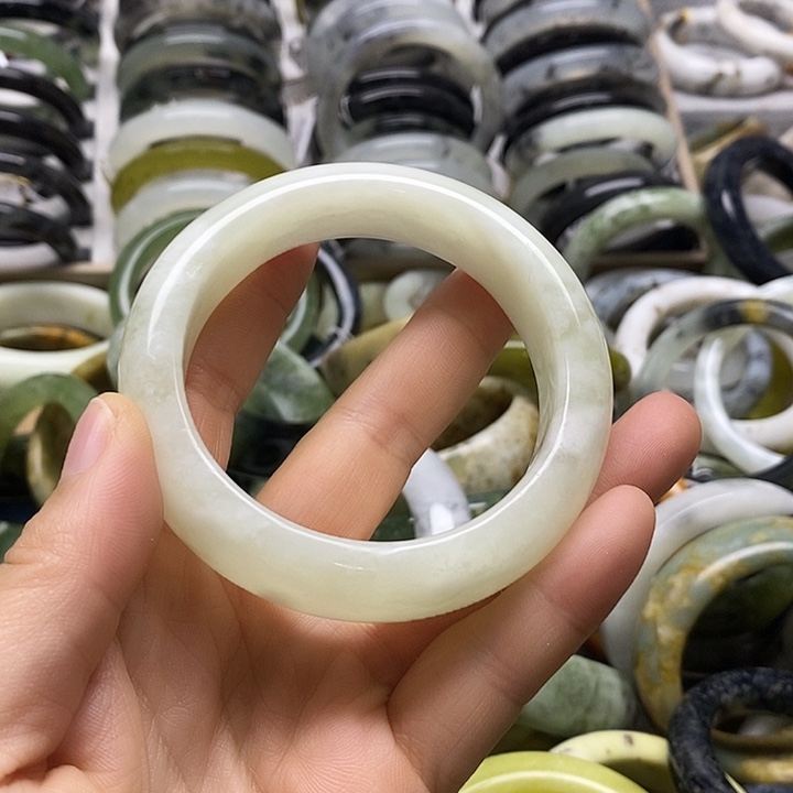 蛇纹石玉未镶嵌手镯