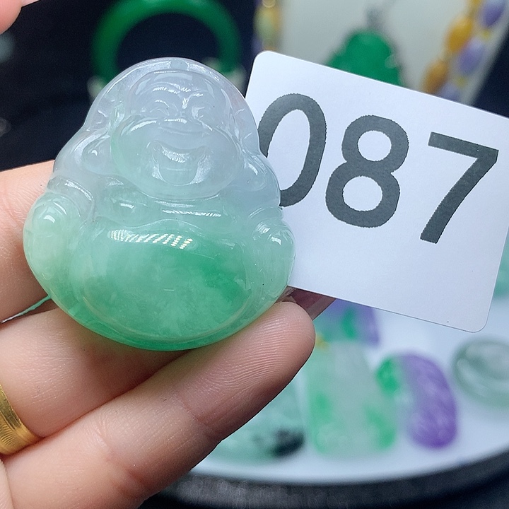 翡翠吊坠(赠链)未镶嵌