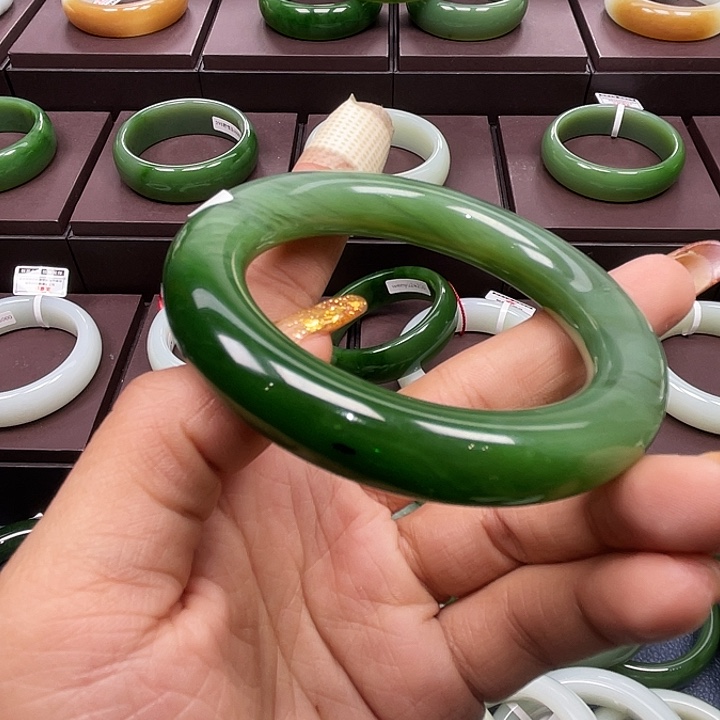 和田玉（碧玉）未镶嵌手镯