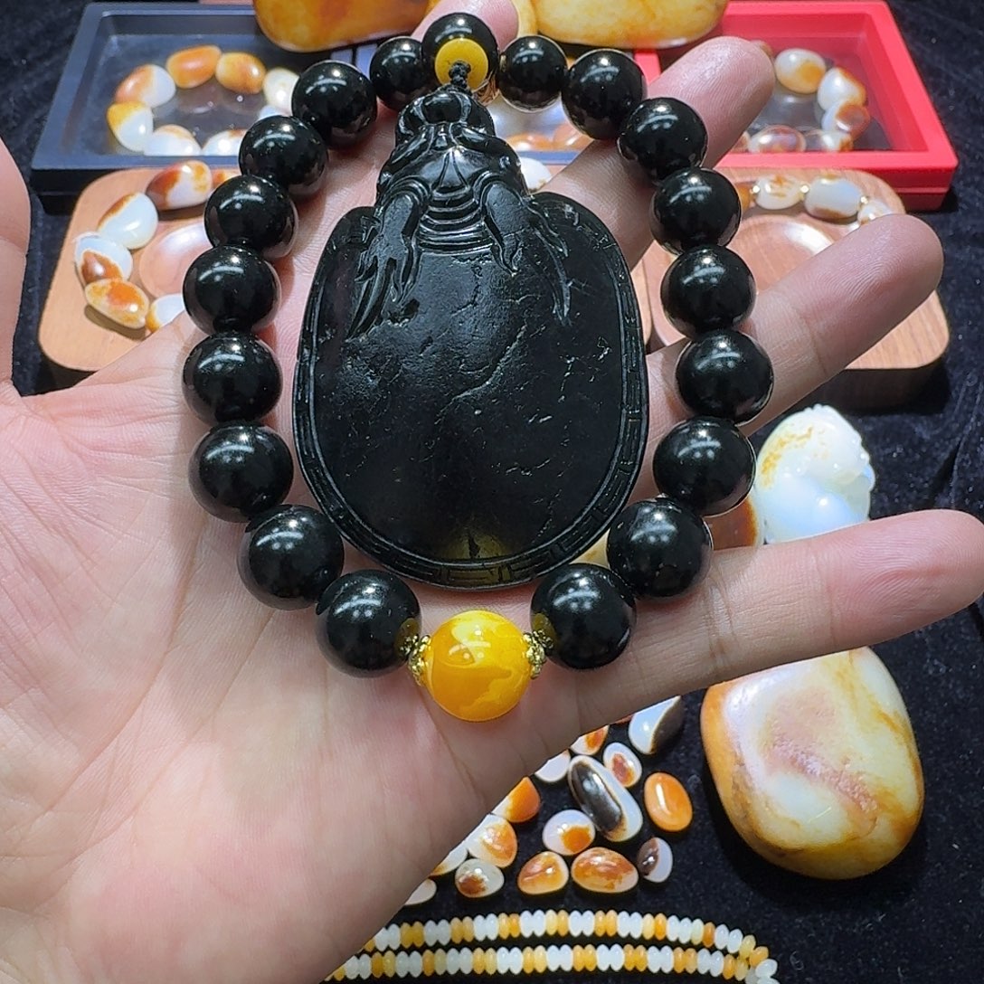 南***熊和田玉（子料）未镶嵌挂件