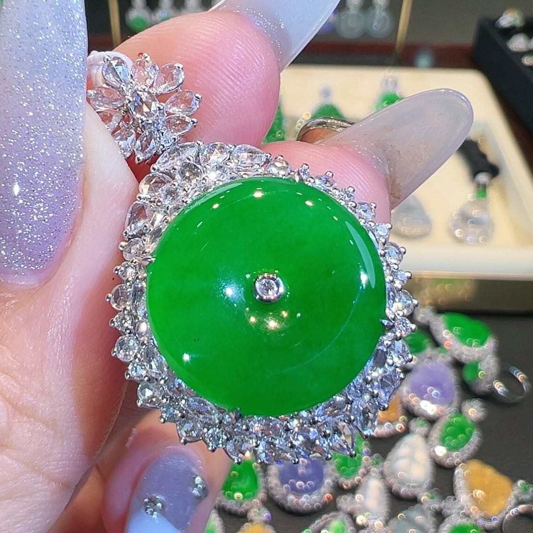 翡翠吊坠(不含链)18K金镶嵌翡翠