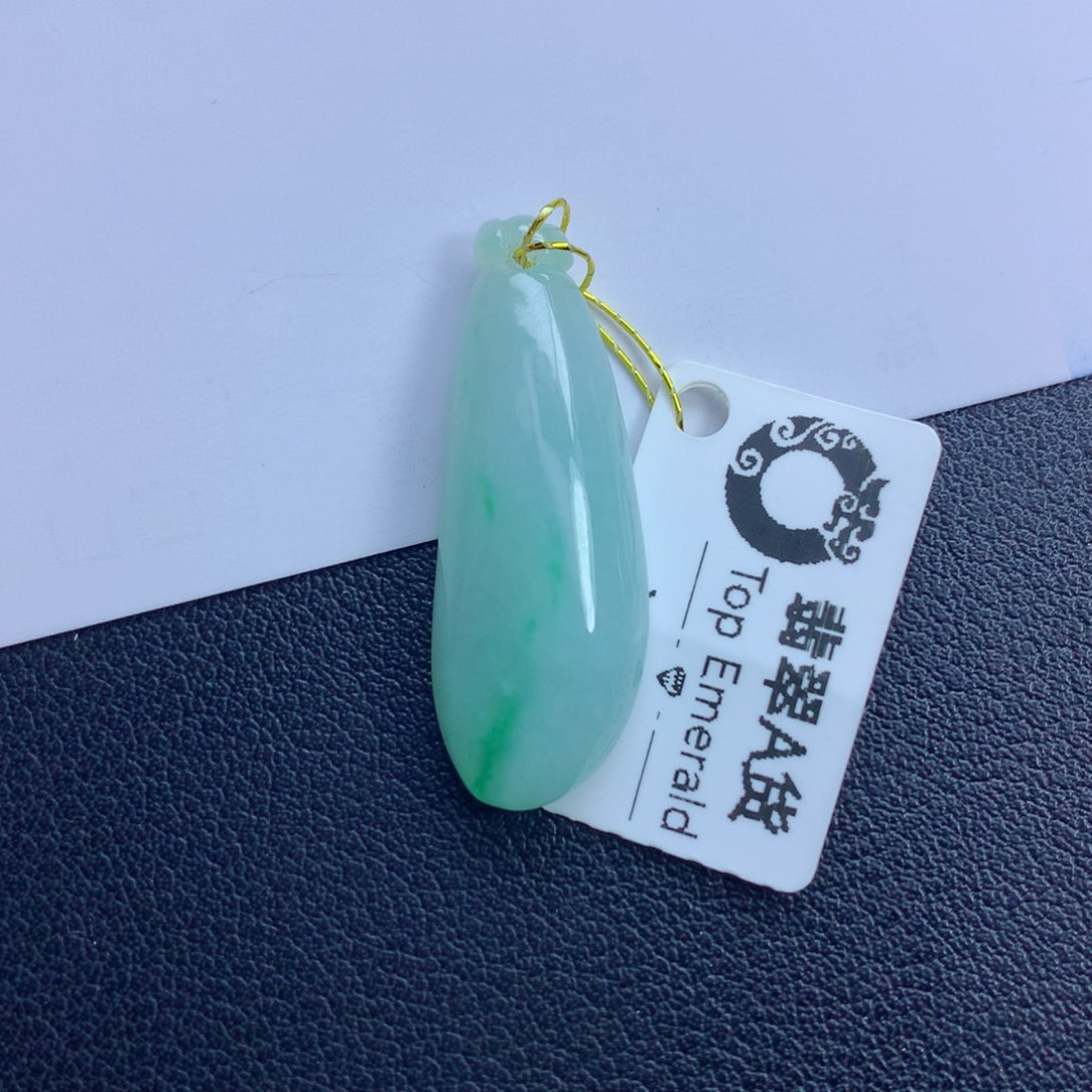 翡翠颈饰未镶嵌福瓜