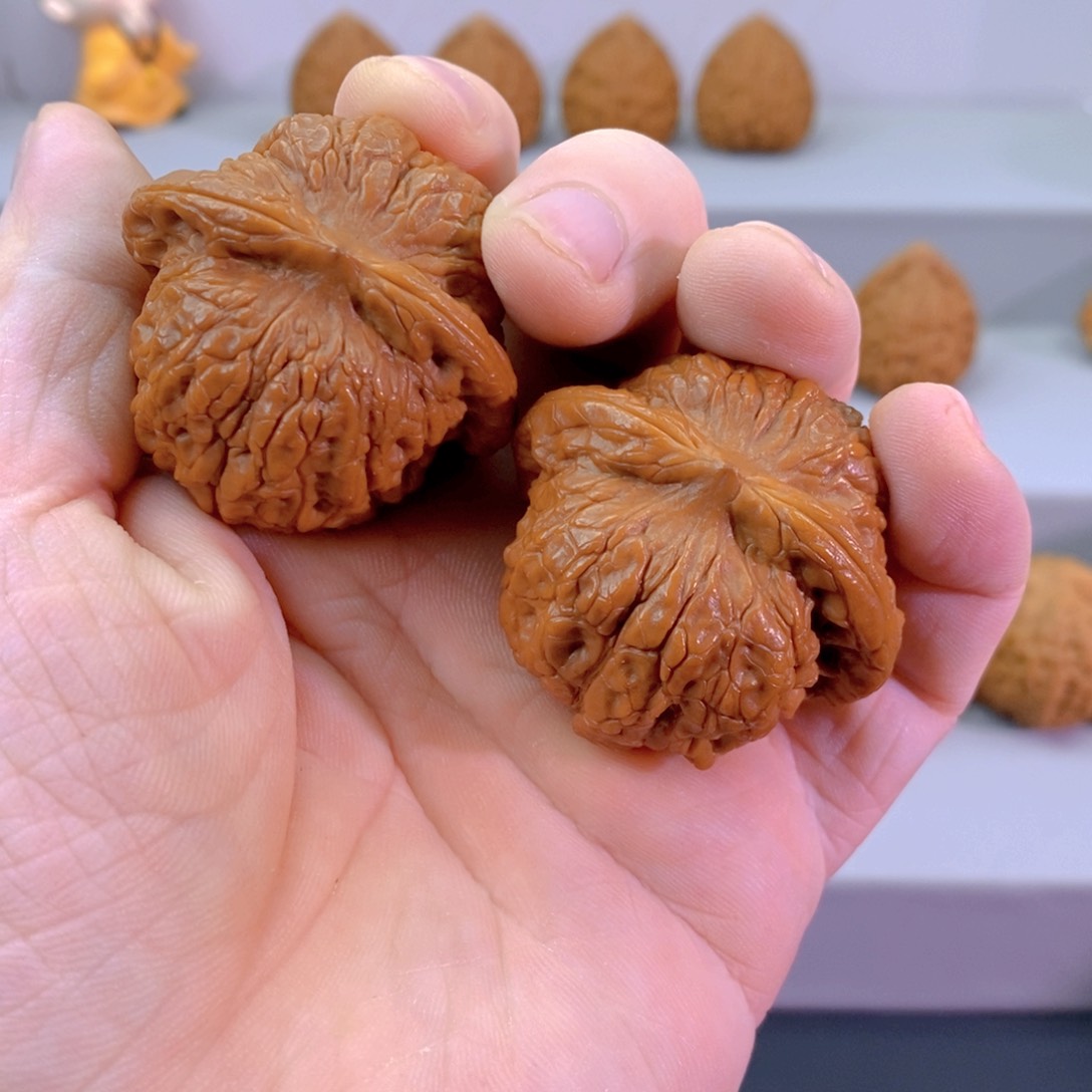 文玩核桃把件42全品血麒麟