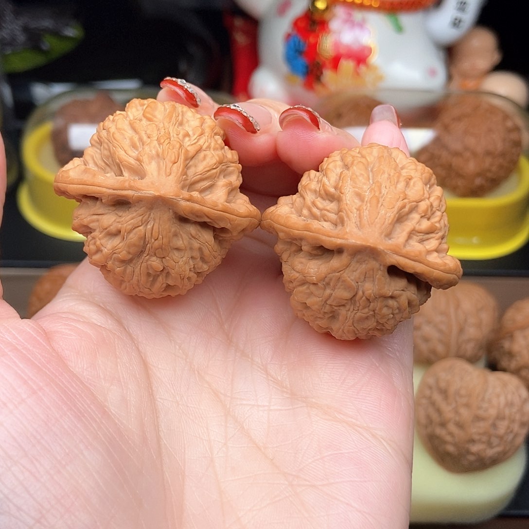 文玩核桃吊坠38.5金牛