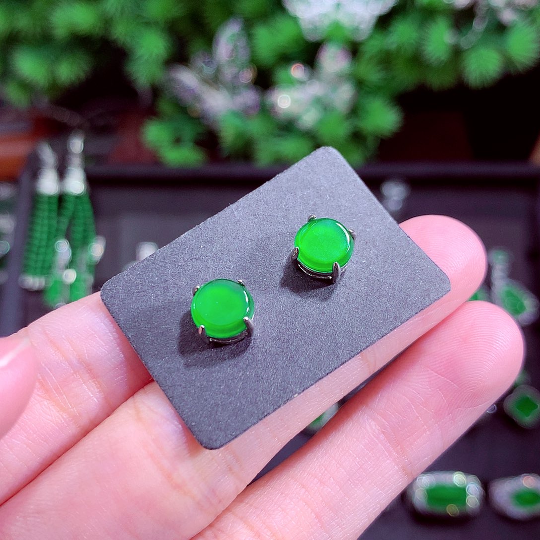 颈饰未镶嵌翡翠天然