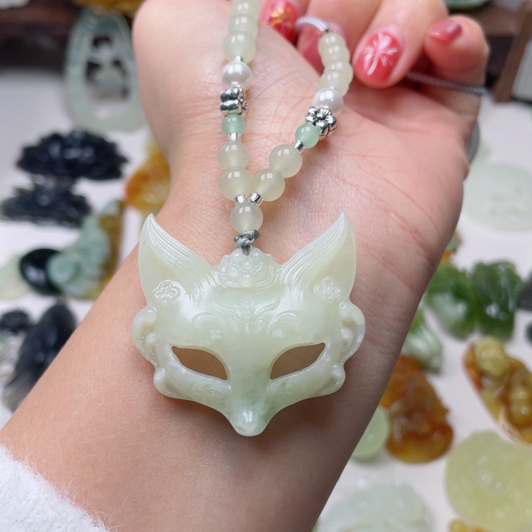 蛇纹石玉颈饰未镶嵌