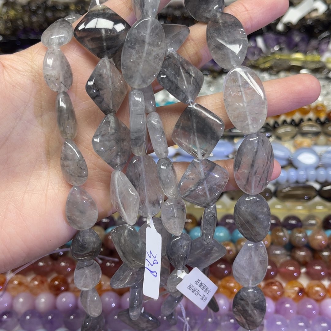 么***哒水晶颈饰未镶嵌云雾水晶