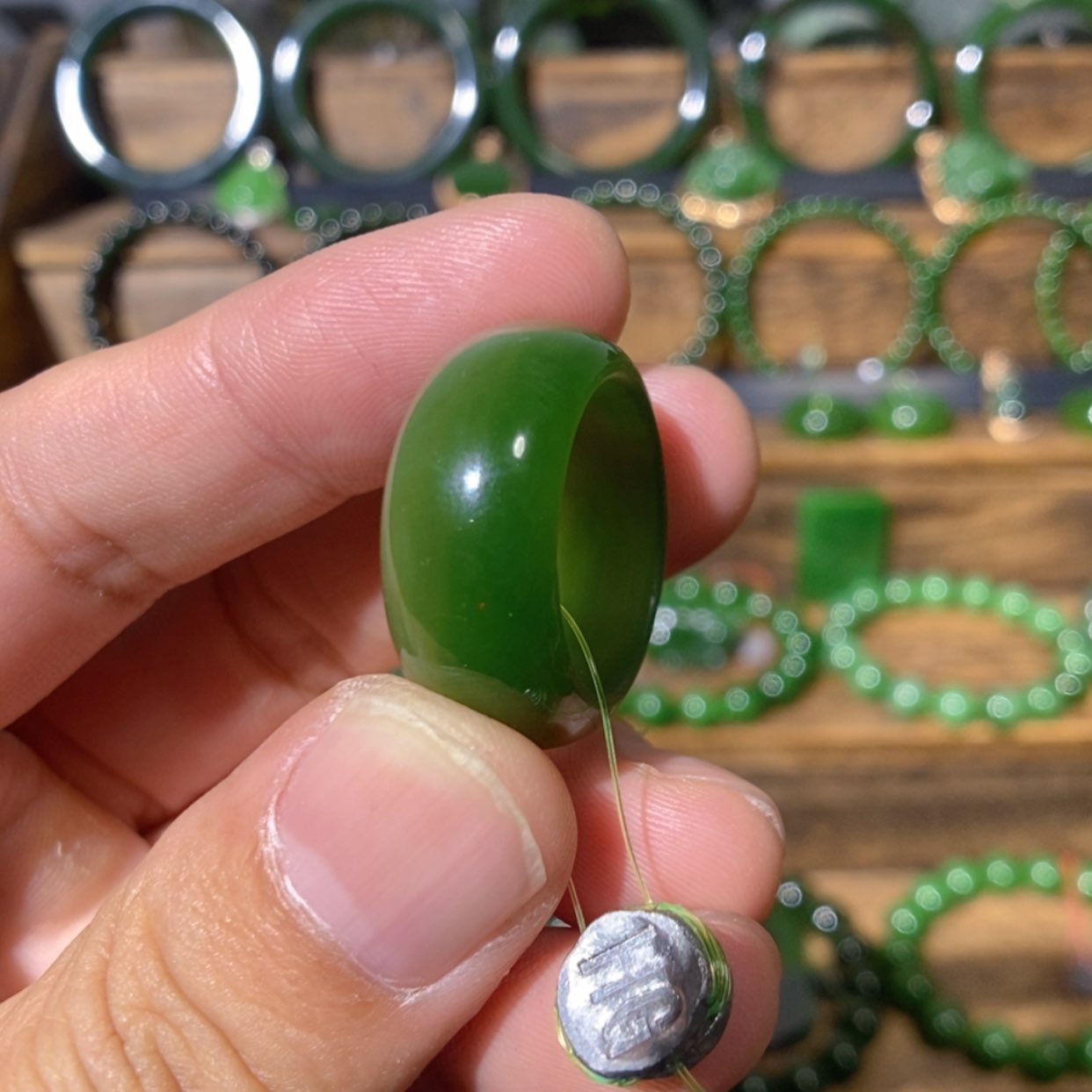 【闪购商品】吊坠(不含链)未镶嵌和田玉俄料阳绿戒圈18/10.3