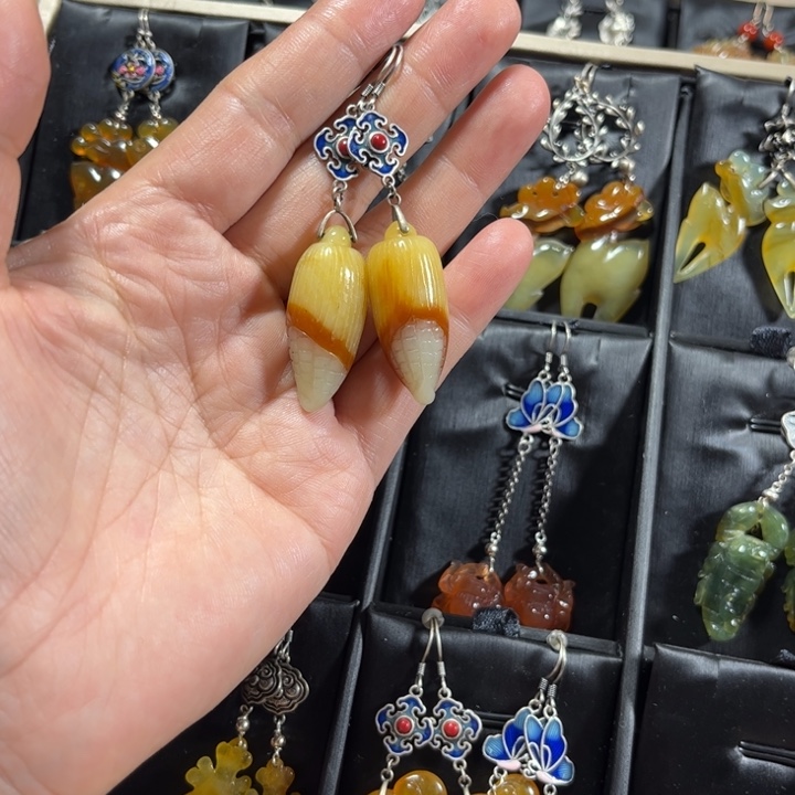 蛇纹石玉耳饰未镶嵌