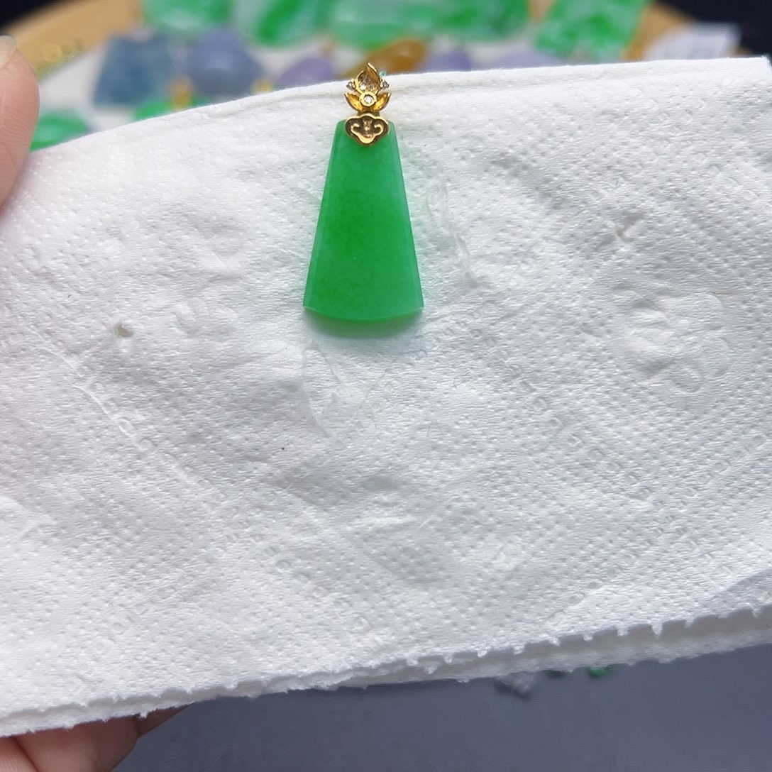 翡翠颈饰18K金镶嵌天然缅料A货一件