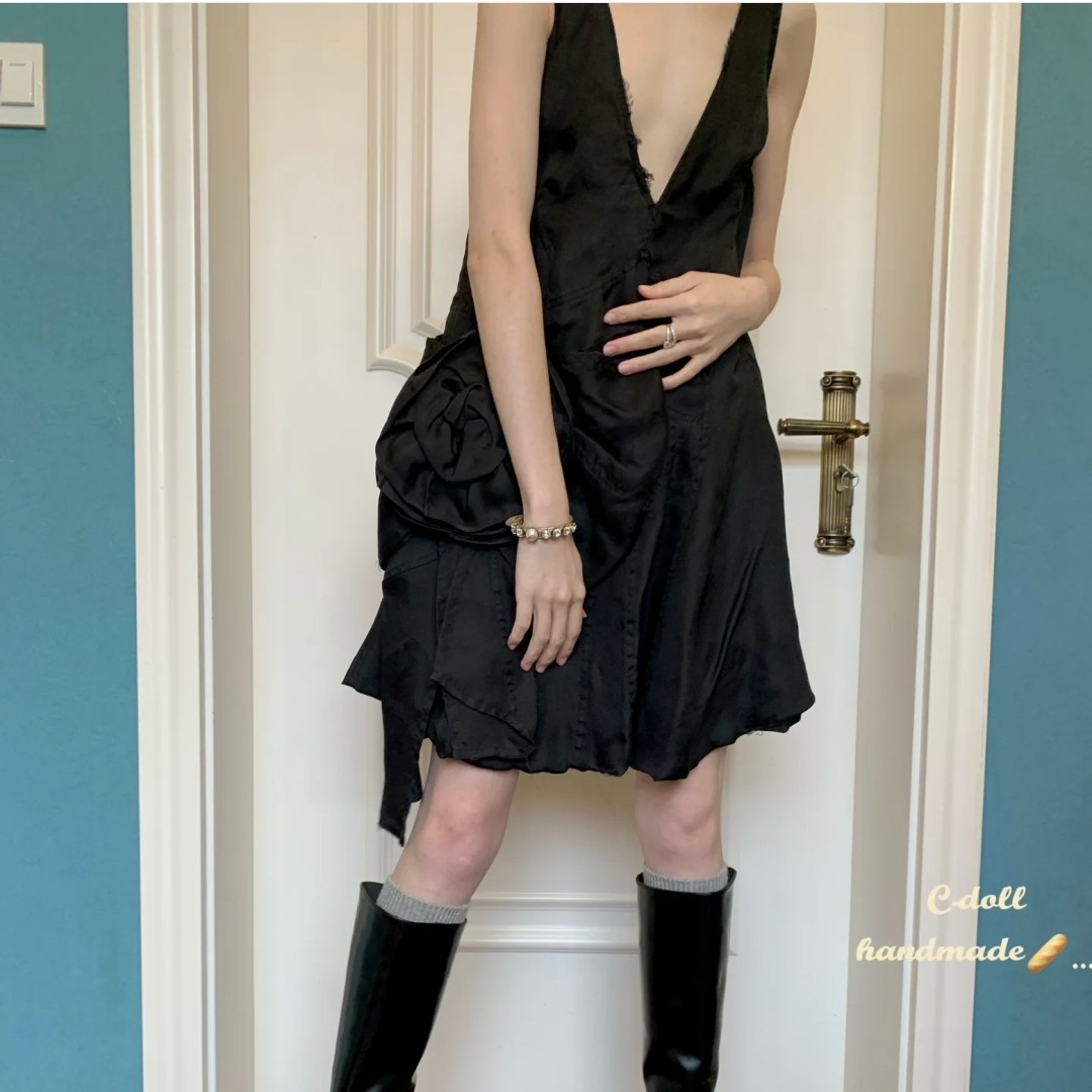 99新 MIU MIU/缪缪 重工秀款经典黑色花苞裙 38码 GM002949