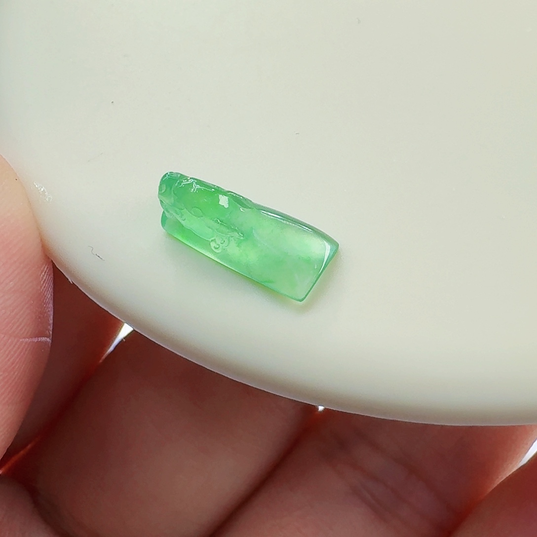 翡翠颈饰未镶嵌裸石