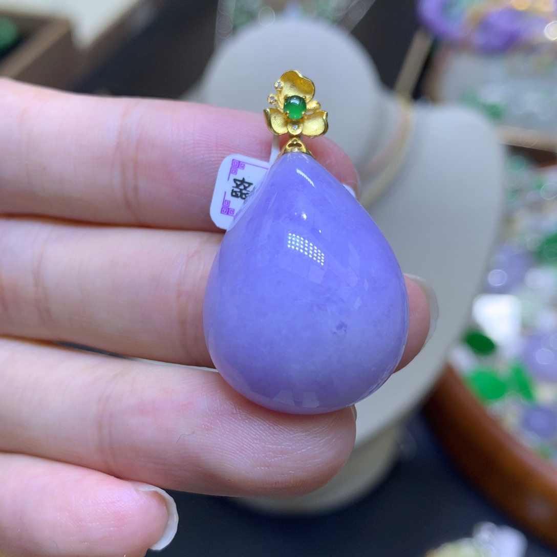 颈饰18K金镶嵌翡翠