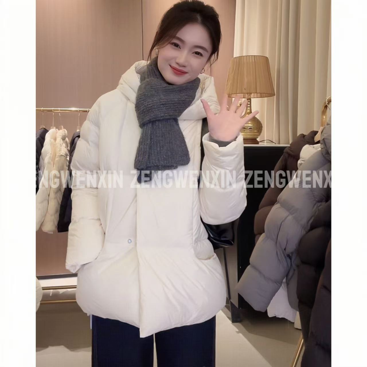 云朵连帽纯色超轻90白鸭绒羽绒服女短款2025年新款加厚休闲外套冬