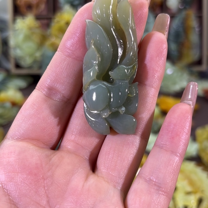 未镶嵌蛇纹石玉颈饰