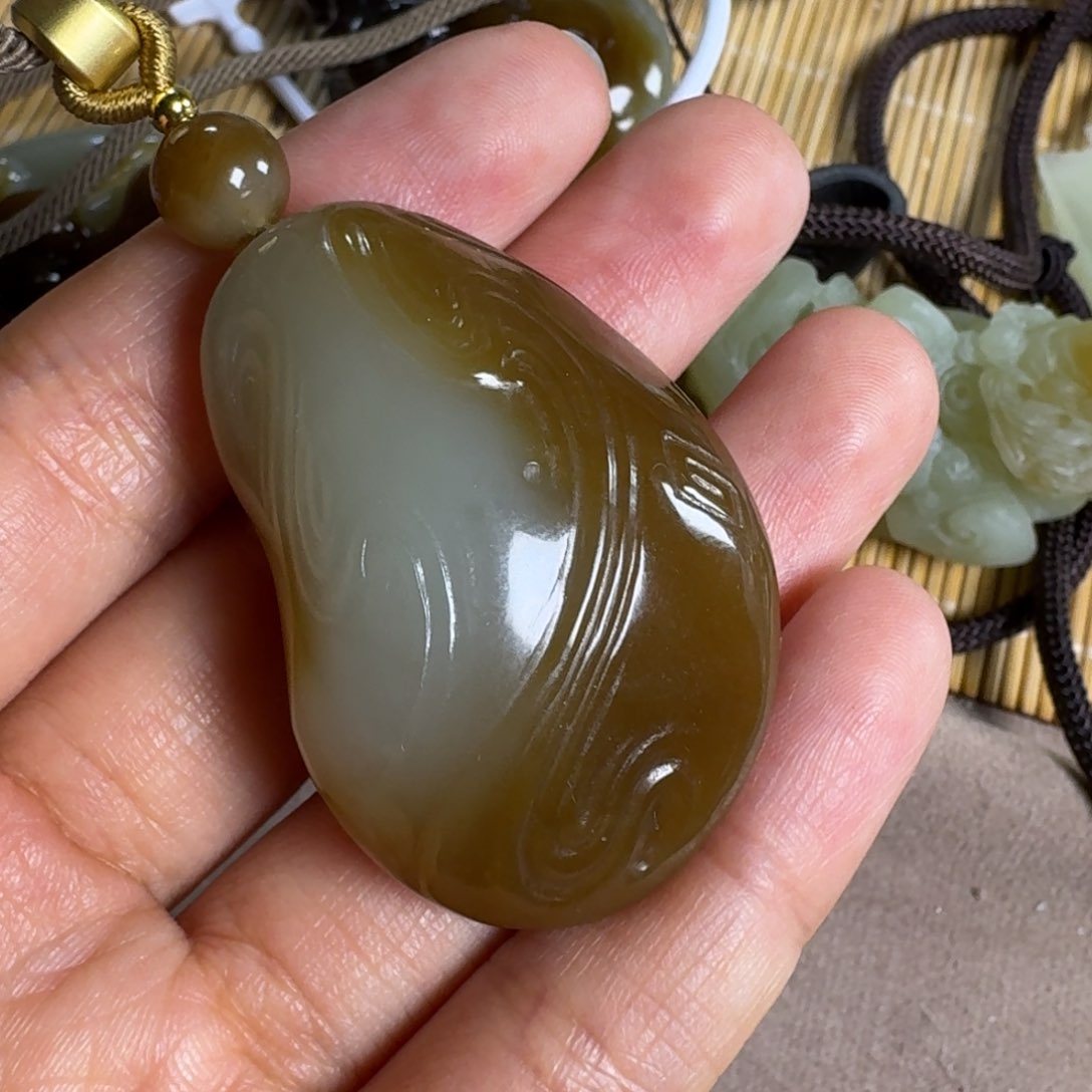 和田玉颈饰未镶嵌