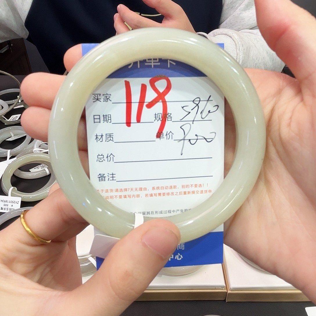 和田玉手镯未镶嵌