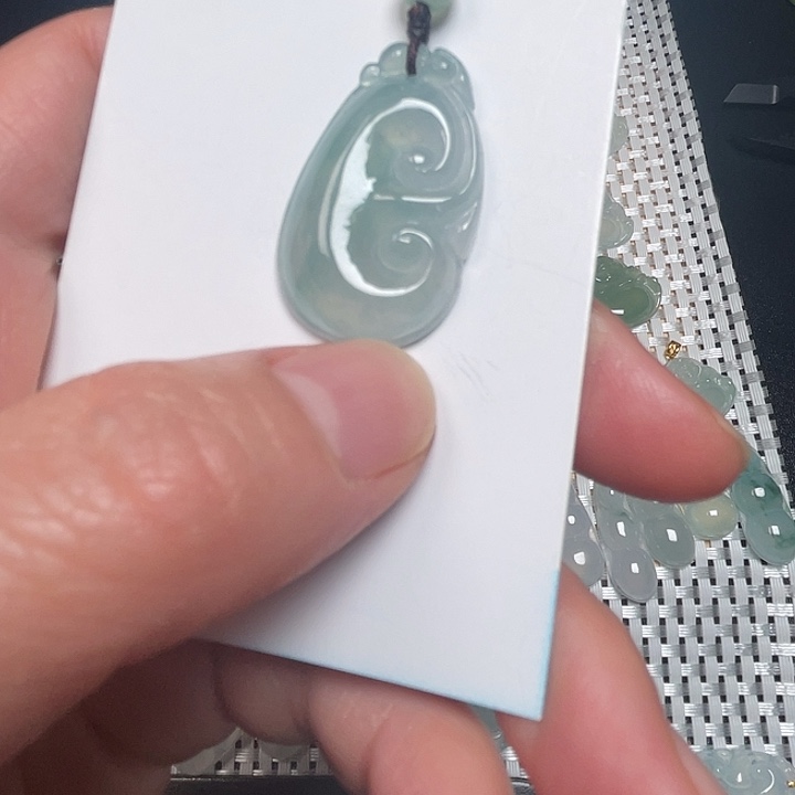 翡翠足金镶嵌颈饰翡翠