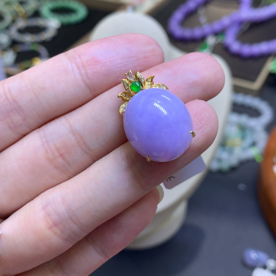 颈饰18K金镶嵌翡翠