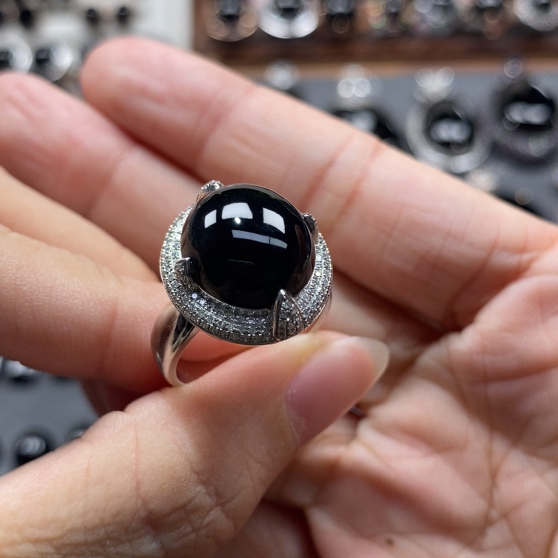 小****翡翠18K金镶嵌戒指