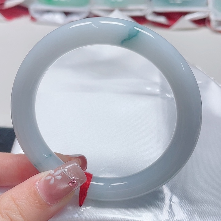 翡翠手镯未镶嵌缅甸