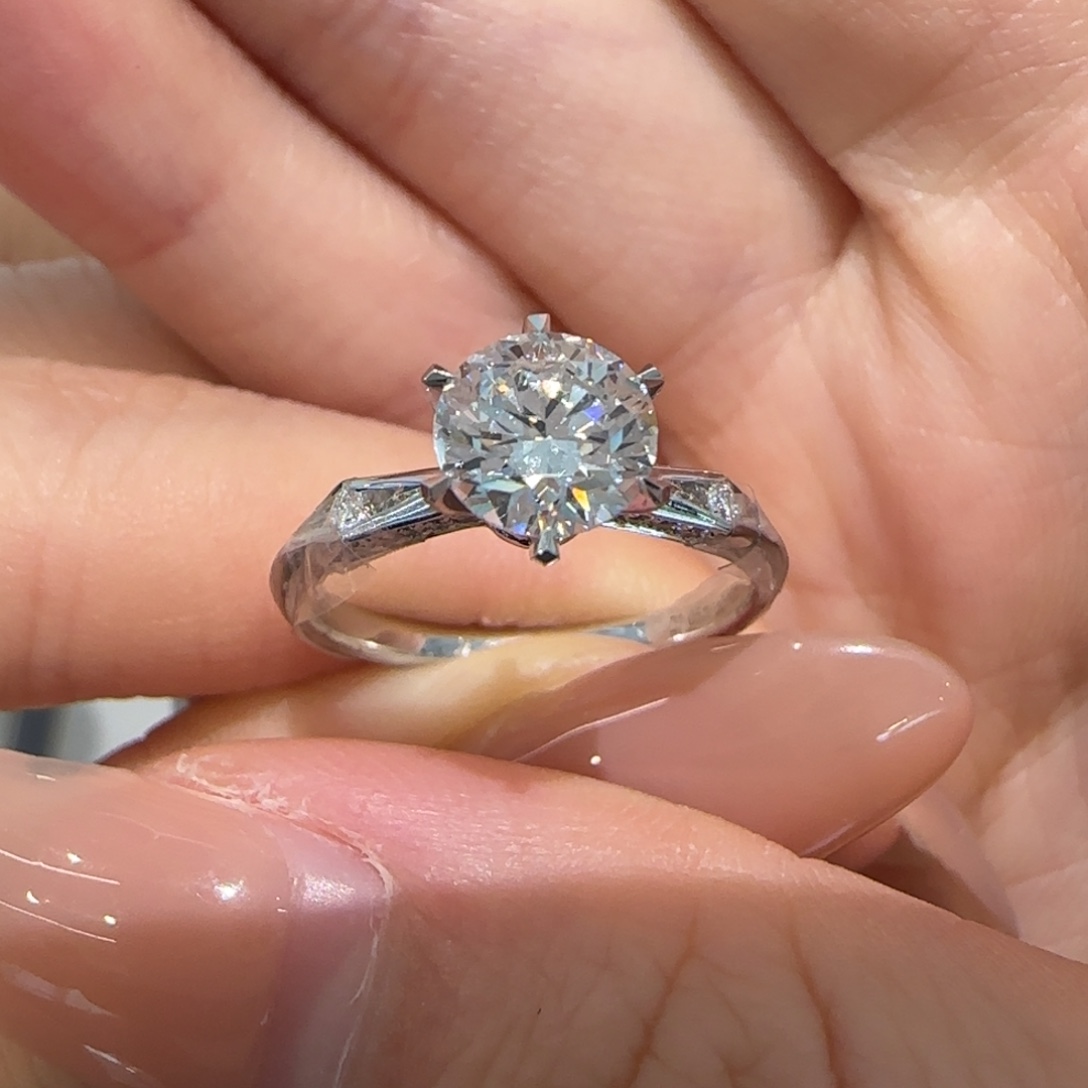 实验室培育钻石18K金镶嵌1卡六爪设计款11