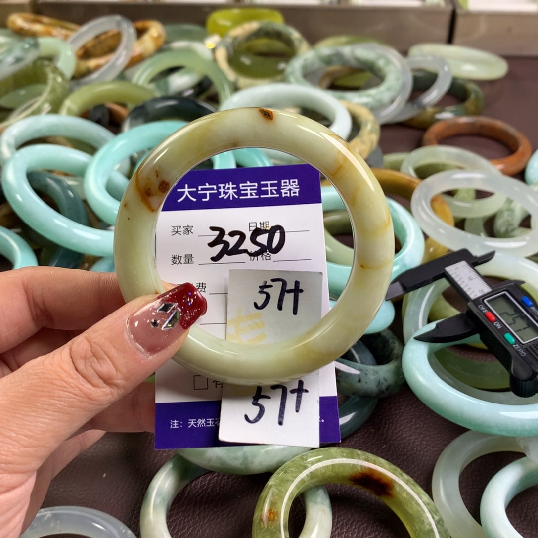 蛇纹石玉手镯未镶嵌3250