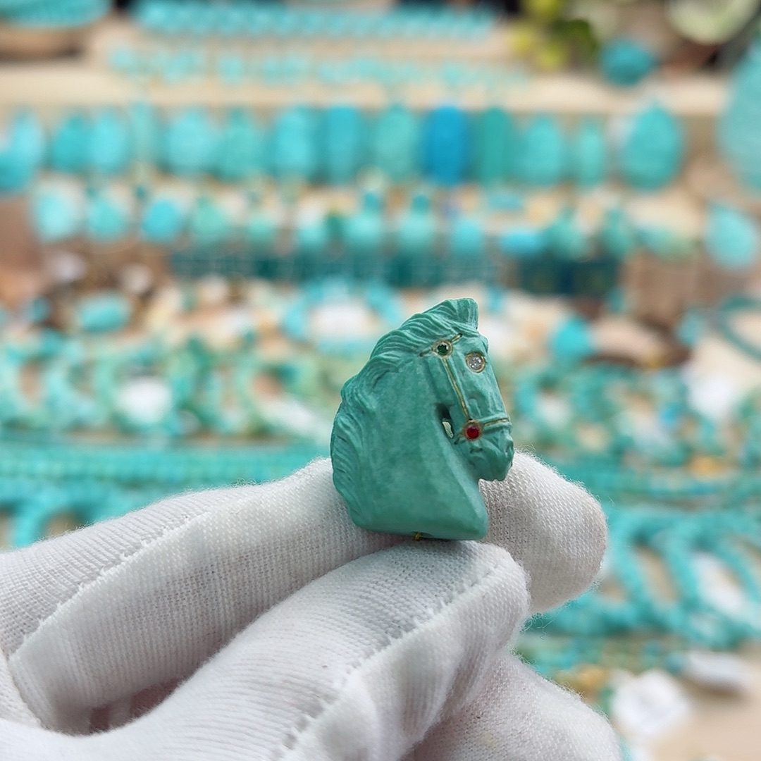 绿松石未镶嵌珠宝奇石