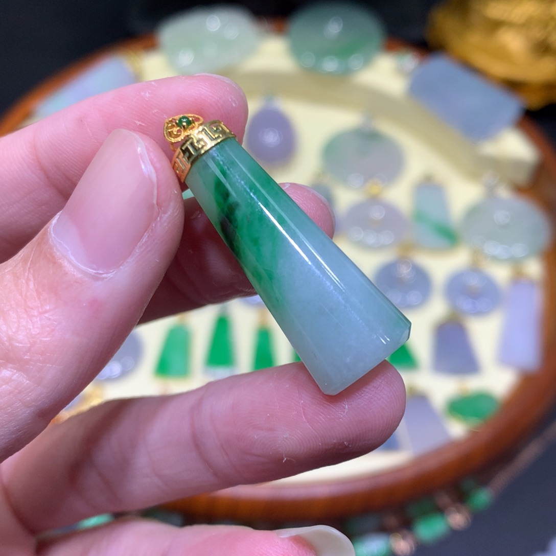 翡翠吊坠(不含链)18K金镶嵌
