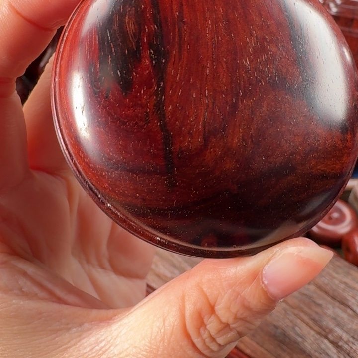 苒***奶把件小叶紫檀胭脂盒