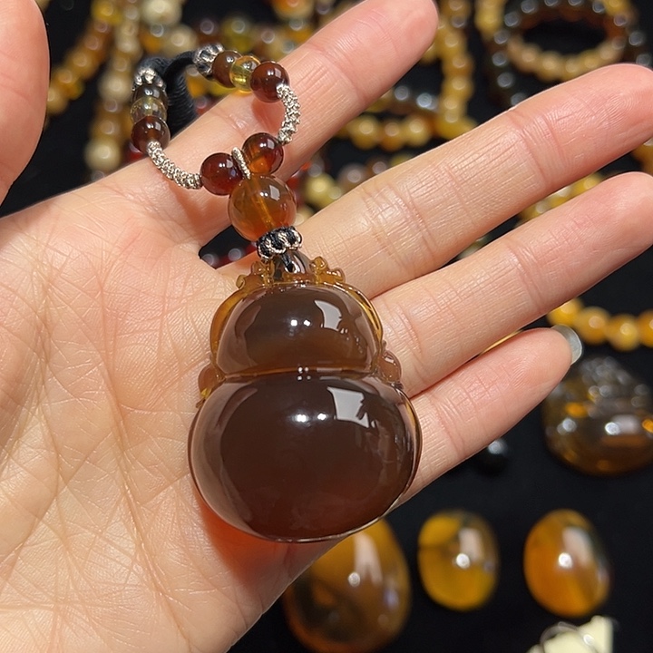 裸石琥珀未镶嵌红蜜葫芦