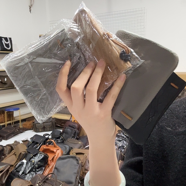 小牛皮（革）牛皮（革）头层牛皮