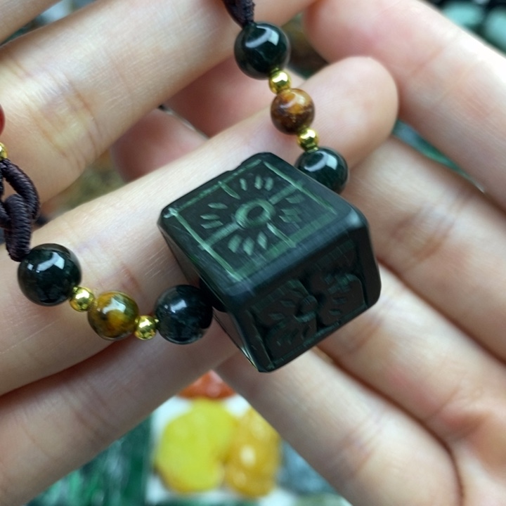 颈饰未镶嵌翡翠吊坠