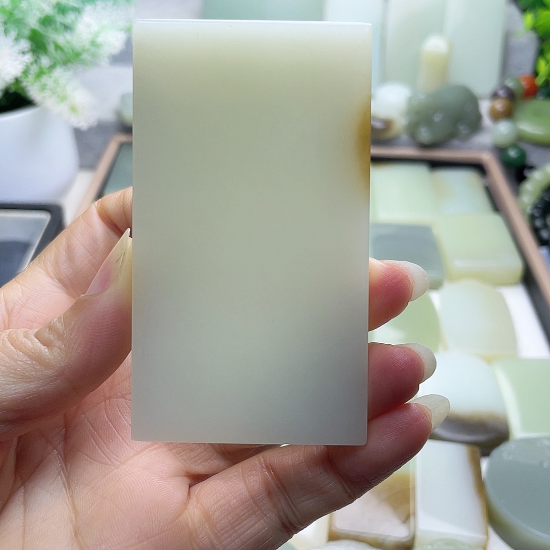 颈饰未镶嵌和田玉（糖玉）