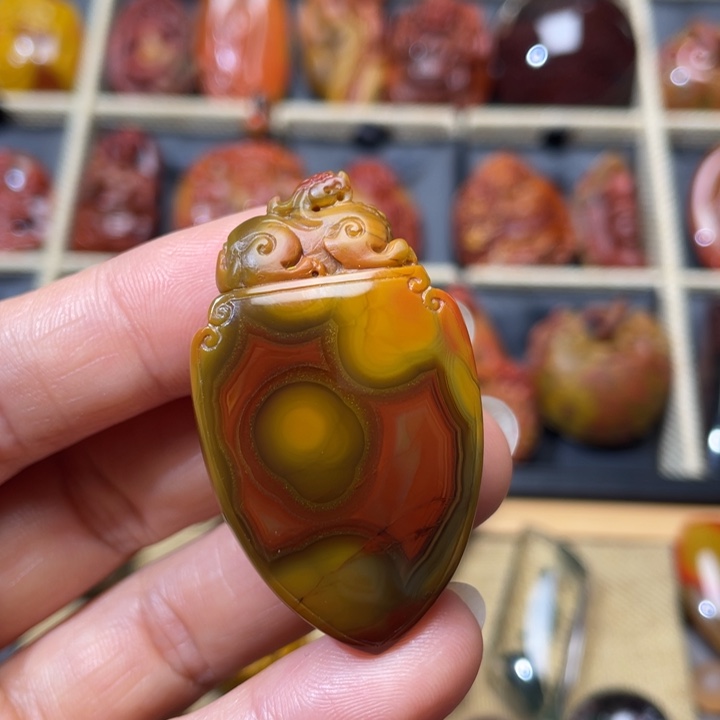 玛瑙/玉髓未镶嵌战国红吊坠