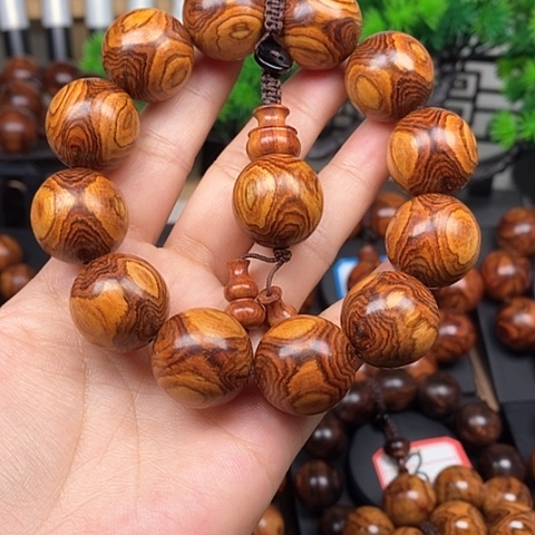翼*海南黄花梨2.0黄金底满纹对眼