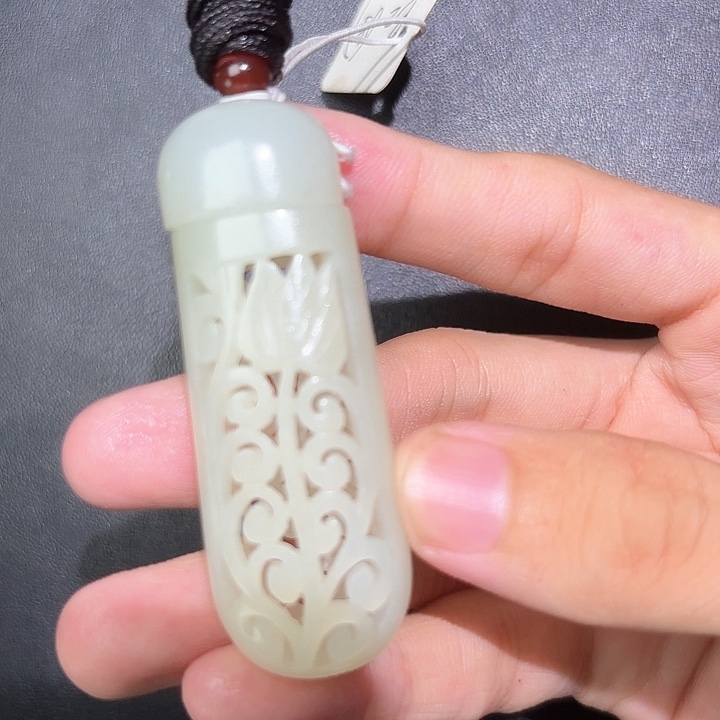 和田玉未镶嵌挂件红****人