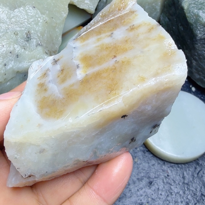 和田玉（糖玉）未镶嵌珠宝奇石