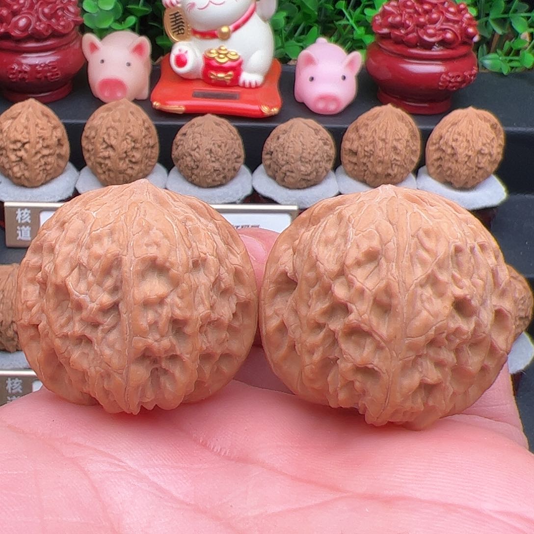 文玩核桃把件纯野生磨盘，三日红，尺寸37，