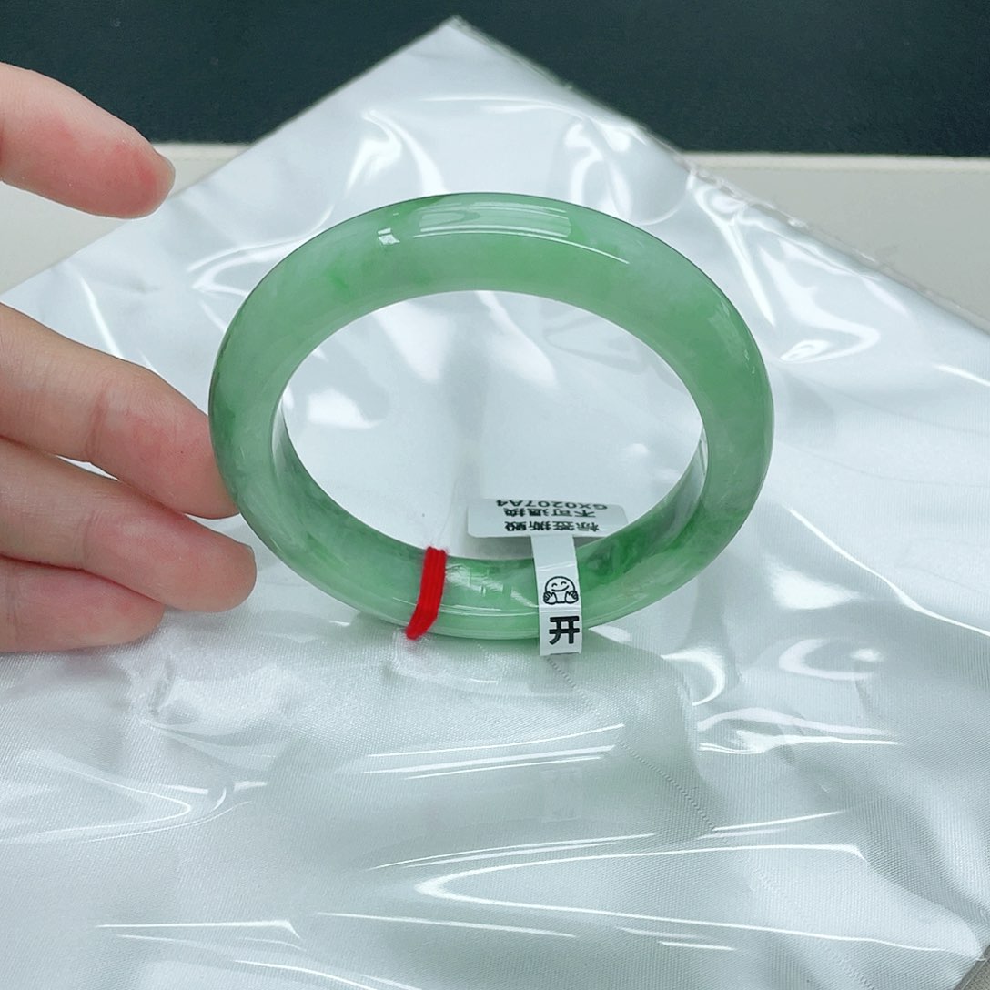 翡翠未镶嵌手镯正56.6