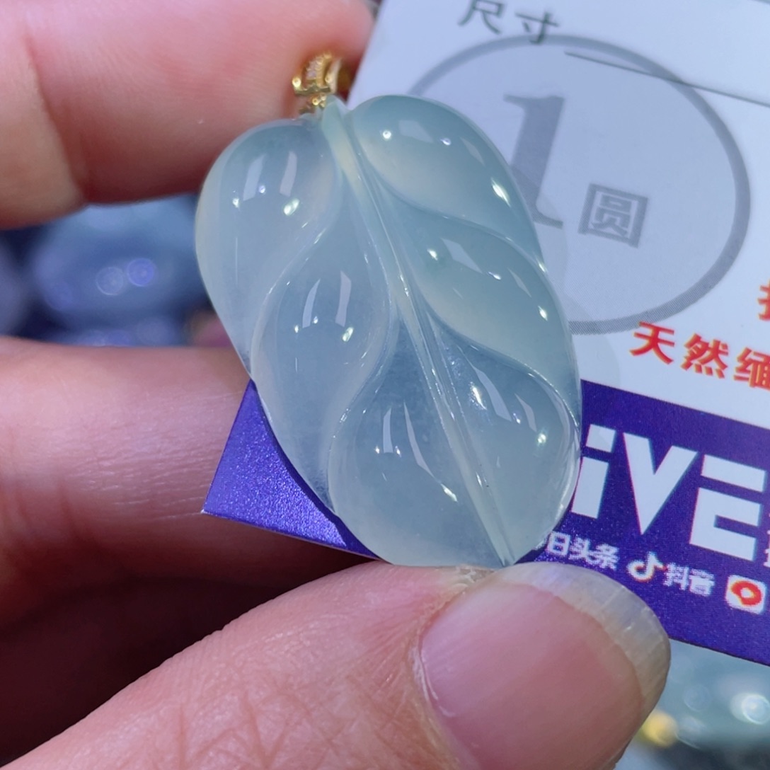 翡翠颈饰18K金镶嵌玛**卡叶子