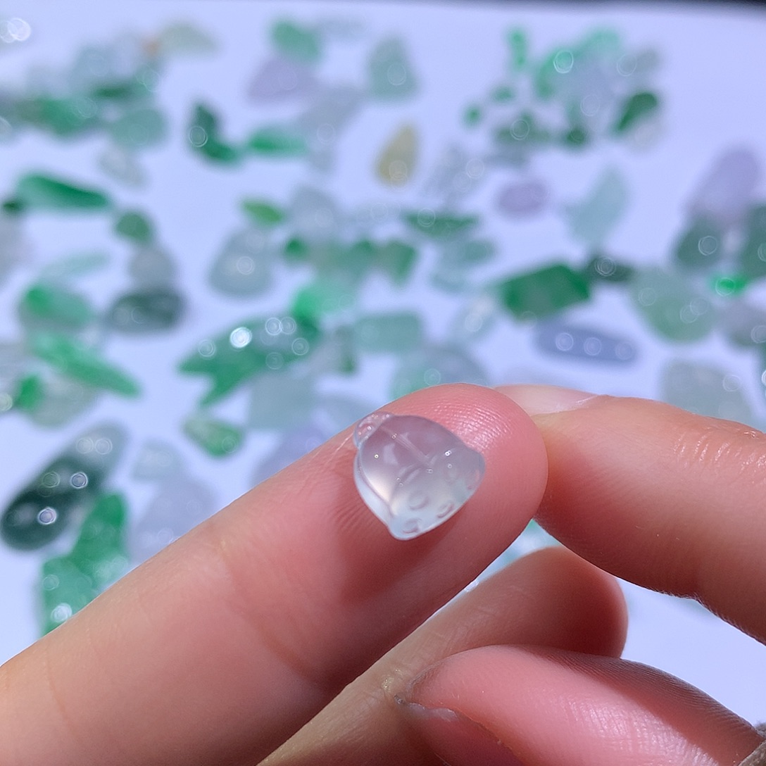 翡翠颈饰未镶嵌莲蓬