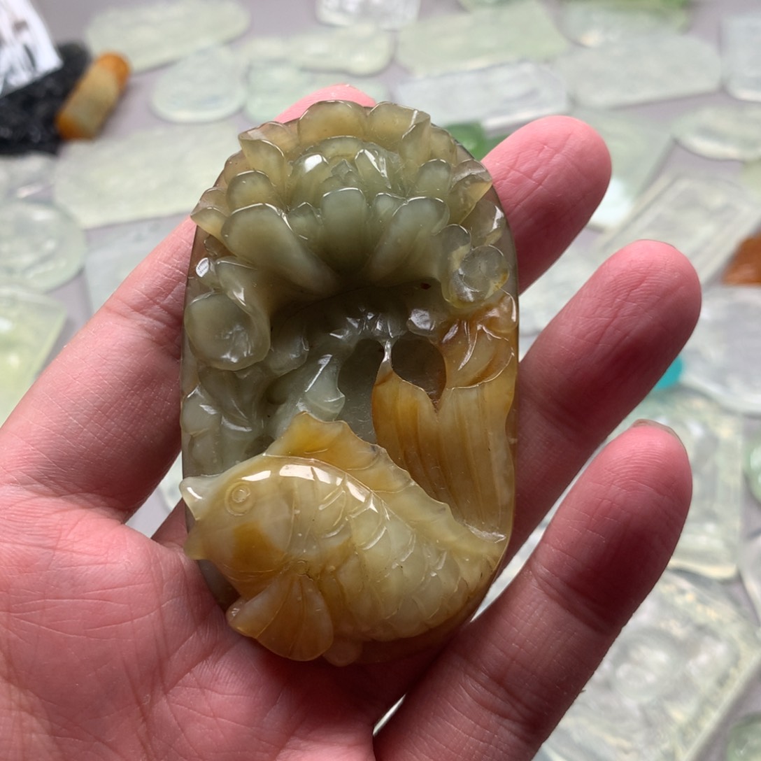 蛇纹石玉颈饰未镶嵌